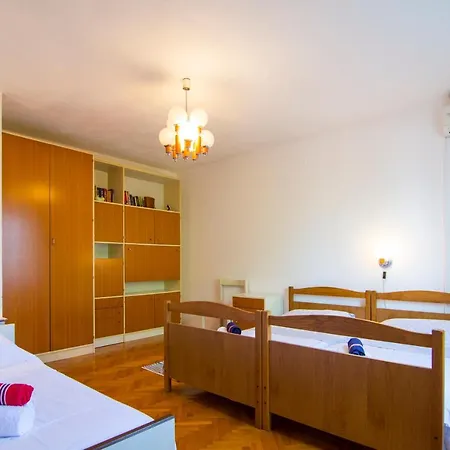 Holiday House Nera *